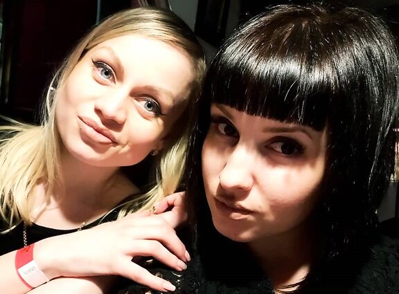 С подружкой 